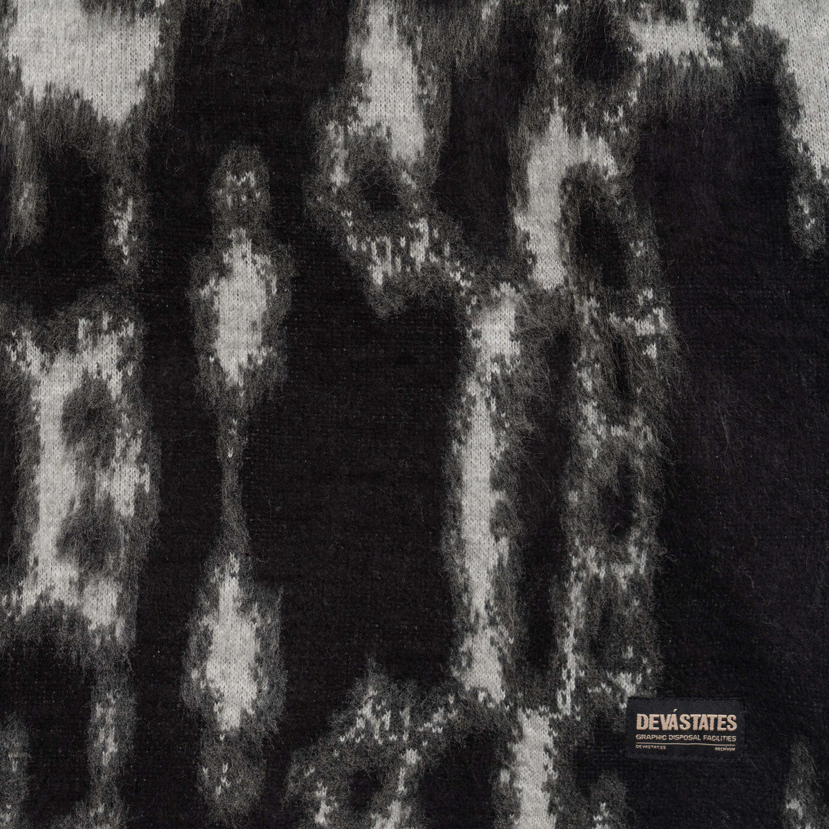 BARK BRUSHED KNITTED SWEATER [BLACK]